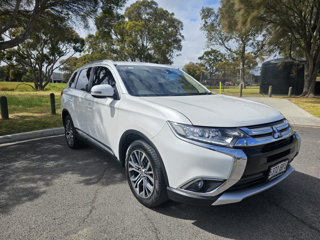 2017 Mitsubishi Outlander ZK MY17 LS Wagon 7st 5dr CVT 6sp 2WD 700kg 2.0i