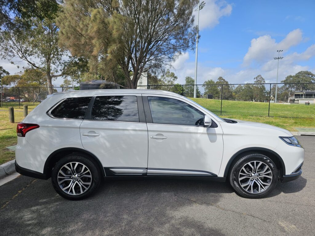 2017 Mitsubishi Outlander ZK MY17 LS Wagon 7st 5dr CVT 6sp 2WD 700kg 2.0i