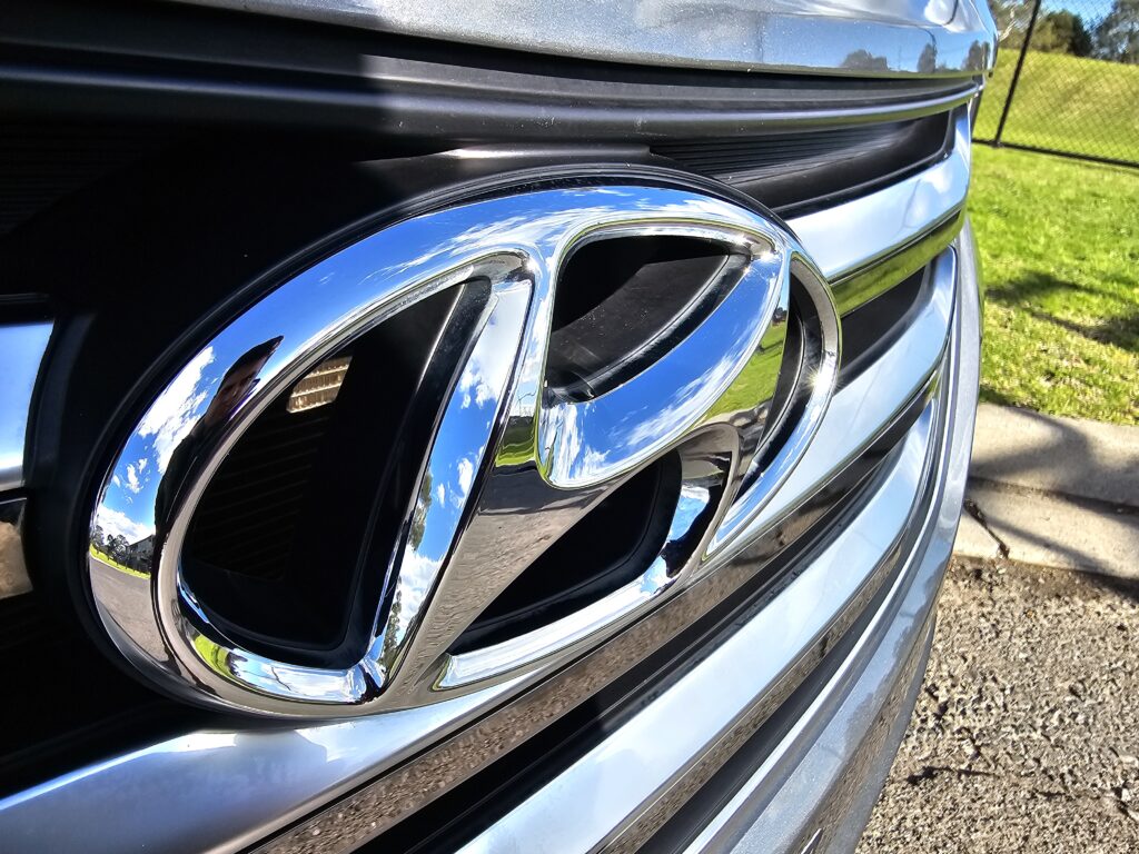 2015 Hyundai Santa Fe DM2 MY15 Highlander Wagon 7st 5dr Spts Auto 6sp 4x4 632kg 2.2DT