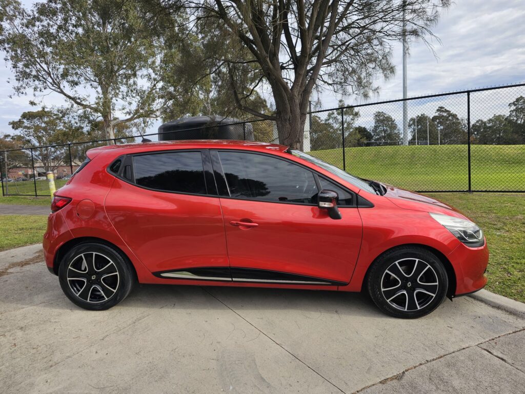 2013 Renault Clio IV B98 Expression Hatchback 5dr EDC 6sp 1.2T