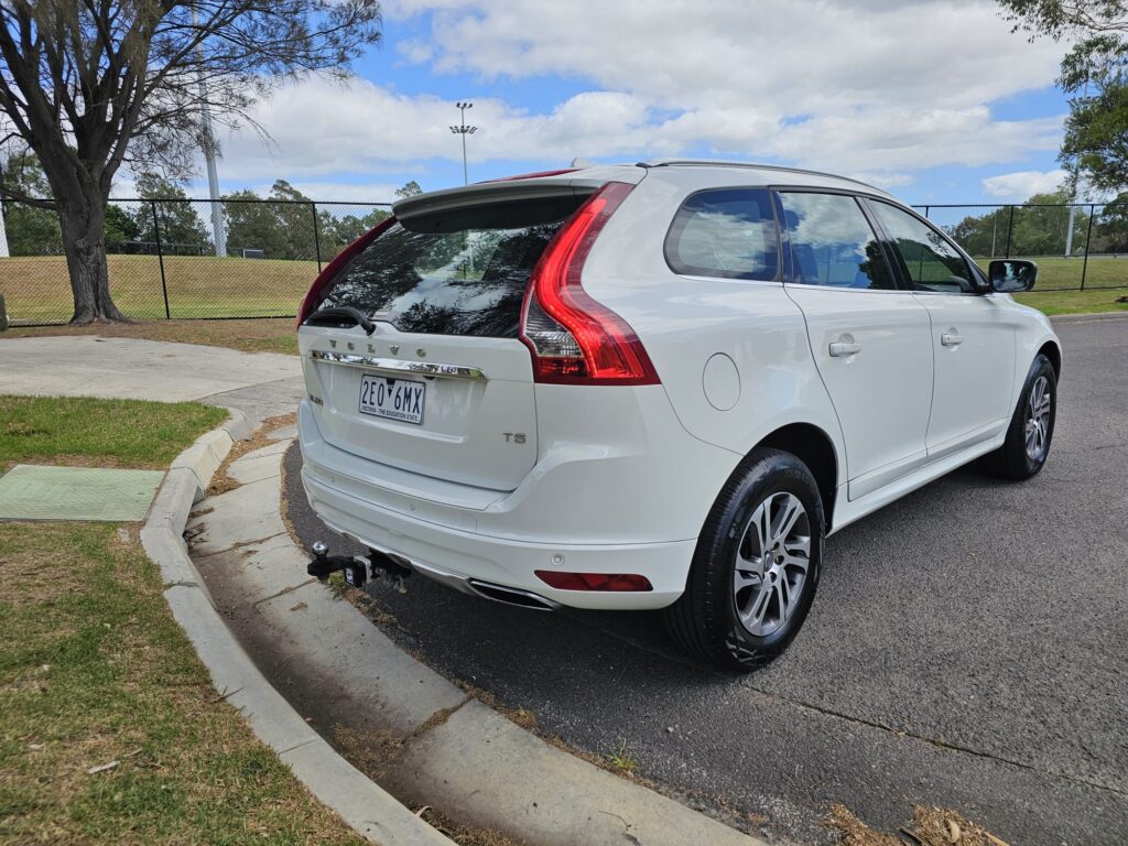 2013 Volvo XC60 DZ MY14 T5 Luxury Wagon 5dr PwrShift 6sp 530kg 2.0T